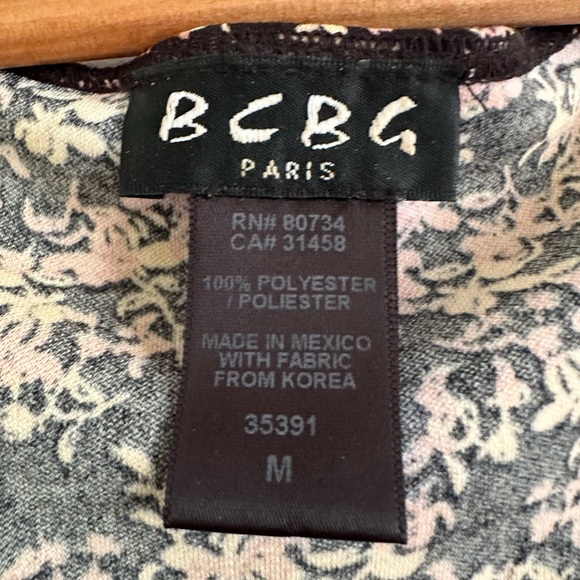 BCBG Max Azria short sleeve top with slit in sleeve. Vintage - Picture 3 of 4